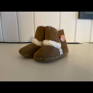 Fnnetiana Infant Faux Fur Lined Button Boots (12-18 Months, Size 3)